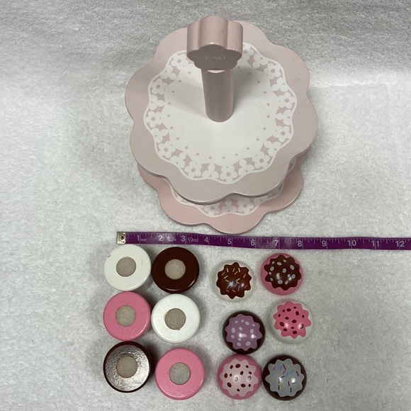 Fao Swartz wooden 2 tier cupcake holder and interchangeable cupcakes - Picture 4 of 4